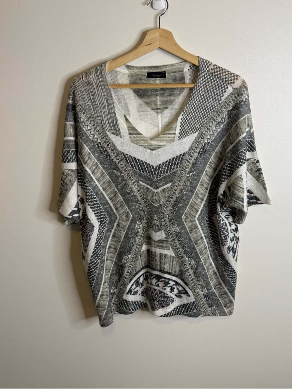 Inoah Wearable Art grey multicolour lightweight sweatshirt top shirt Small